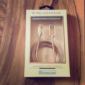 Gold Charge & Sync Cable for iPhone, iPad & iPods.